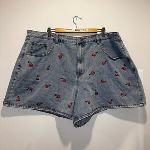 Cider Cherry pattern Jean shorts